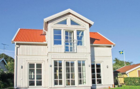  Holiday home Heestrand Rådalen Hamburgsund  Хамбургсунд